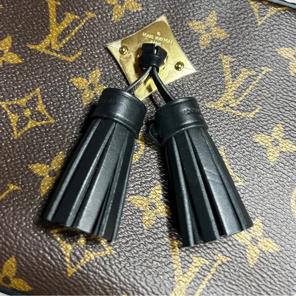 LOUIS VUITTON
Black Monogram Canvas Saintonge - Picture 4 of 16